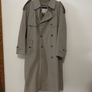 Towne from London Fog vintage men’s trench coat in size 40Short